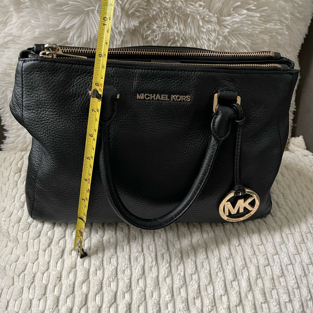 Micheal Kors leather handbag - Picture 4 of 12